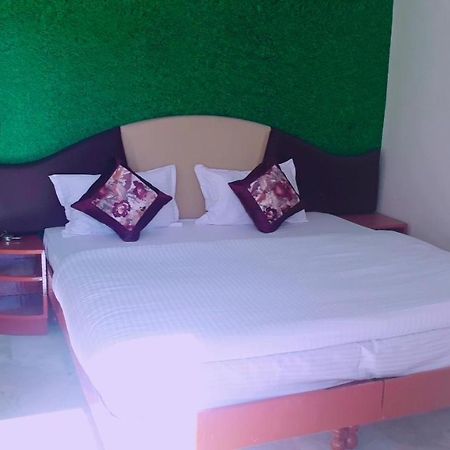 Paradise Hotel For Couples 아부 산 외부 사진