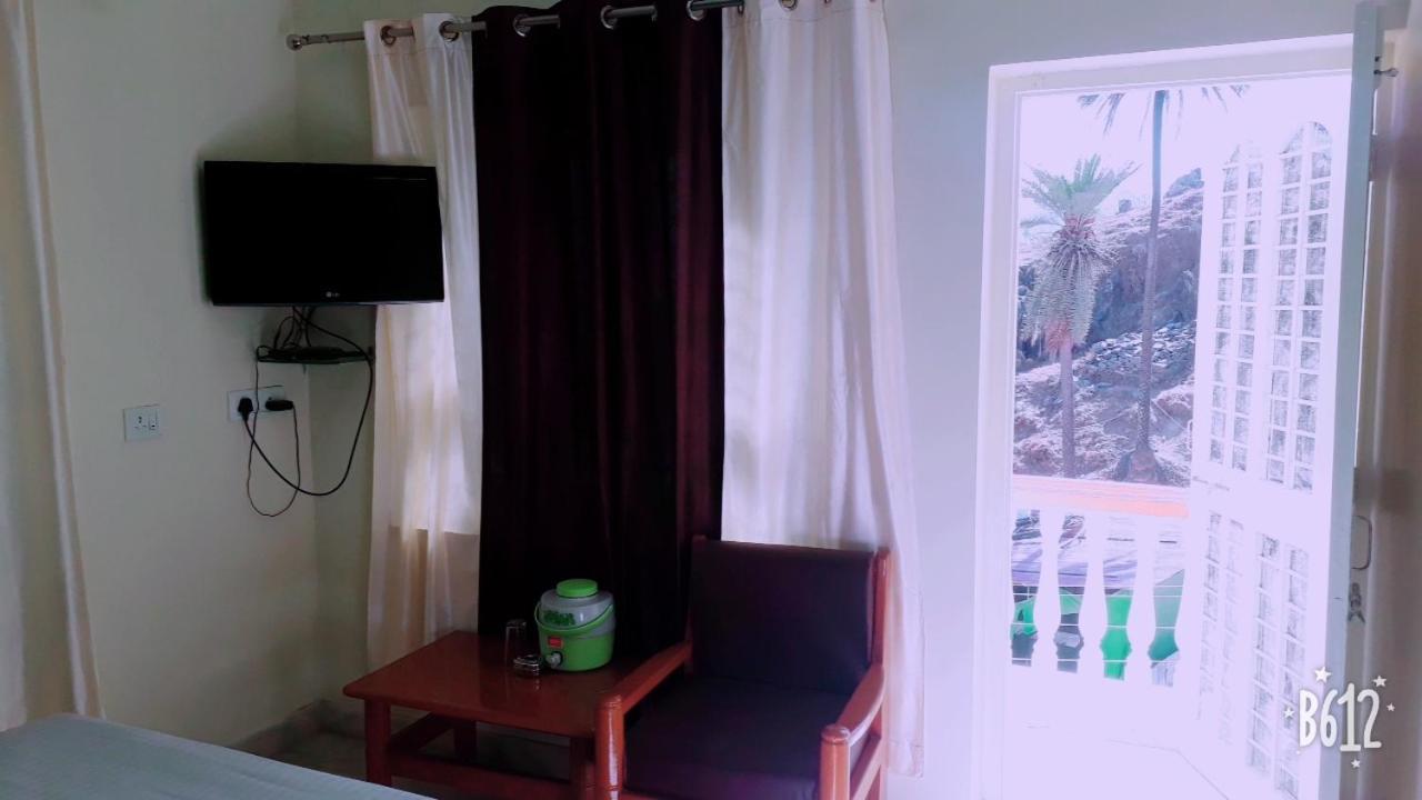 Paradise Hotel For Couples 아부 산 외부 사진