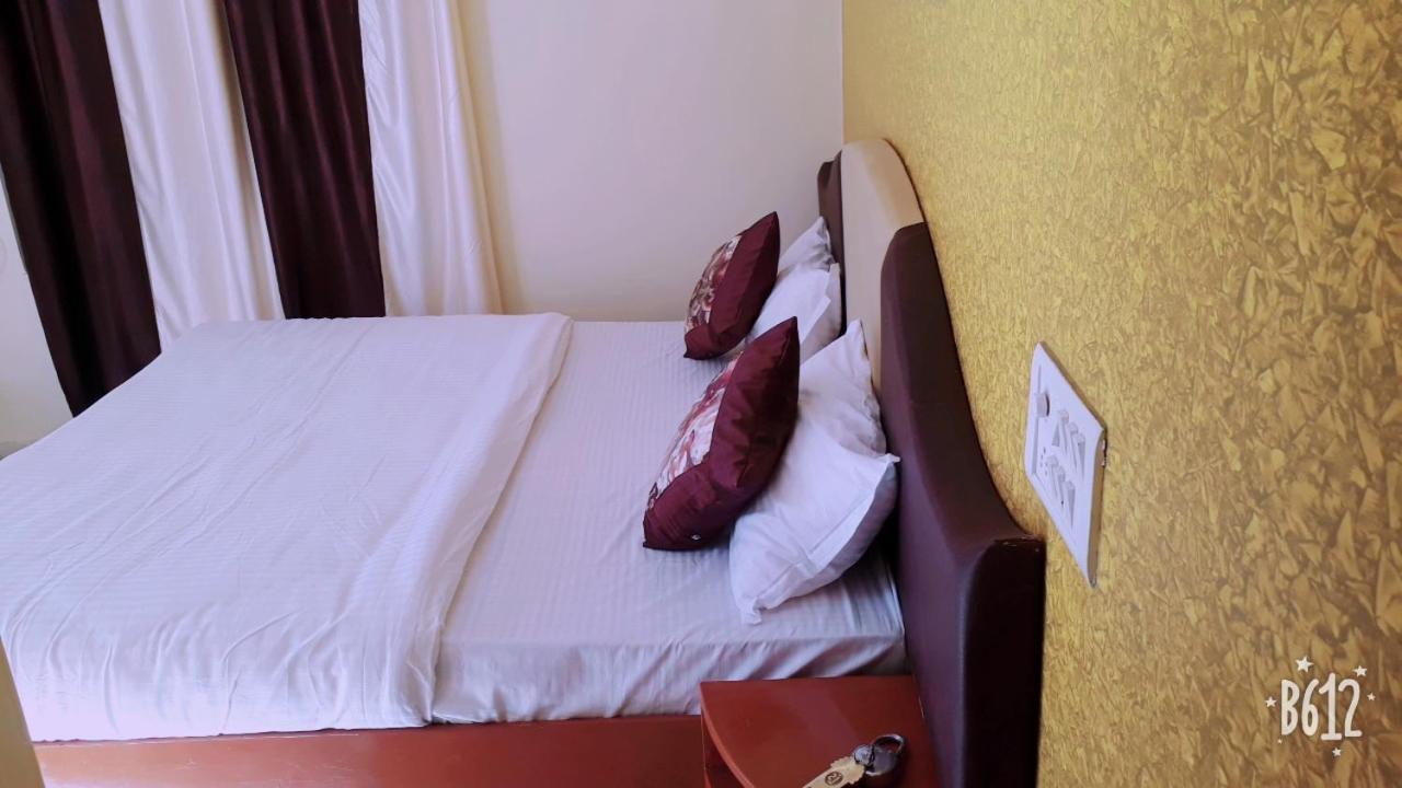 Paradise Hotel For Couples 아부 산 외부 사진