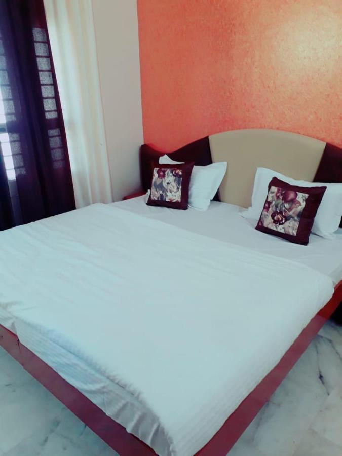 Paradise Hotel For Couples 아부 산 외부 사진