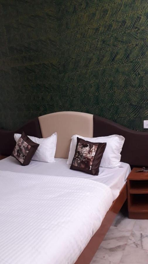 Paradise Hotel For Couples 아부 산 외부 사진