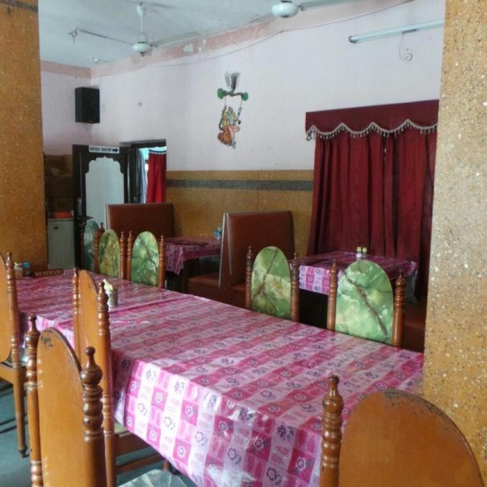 Paradise Hotel For Couples 아부 산 외부 사진